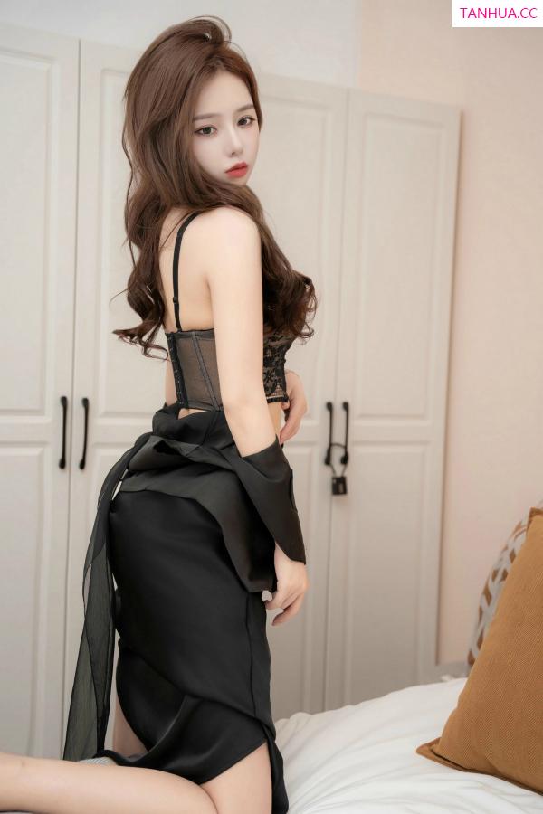 [XiuRen]高清写真图 2024.11.27 No.9511 拍黄瓜girl 美腿性感